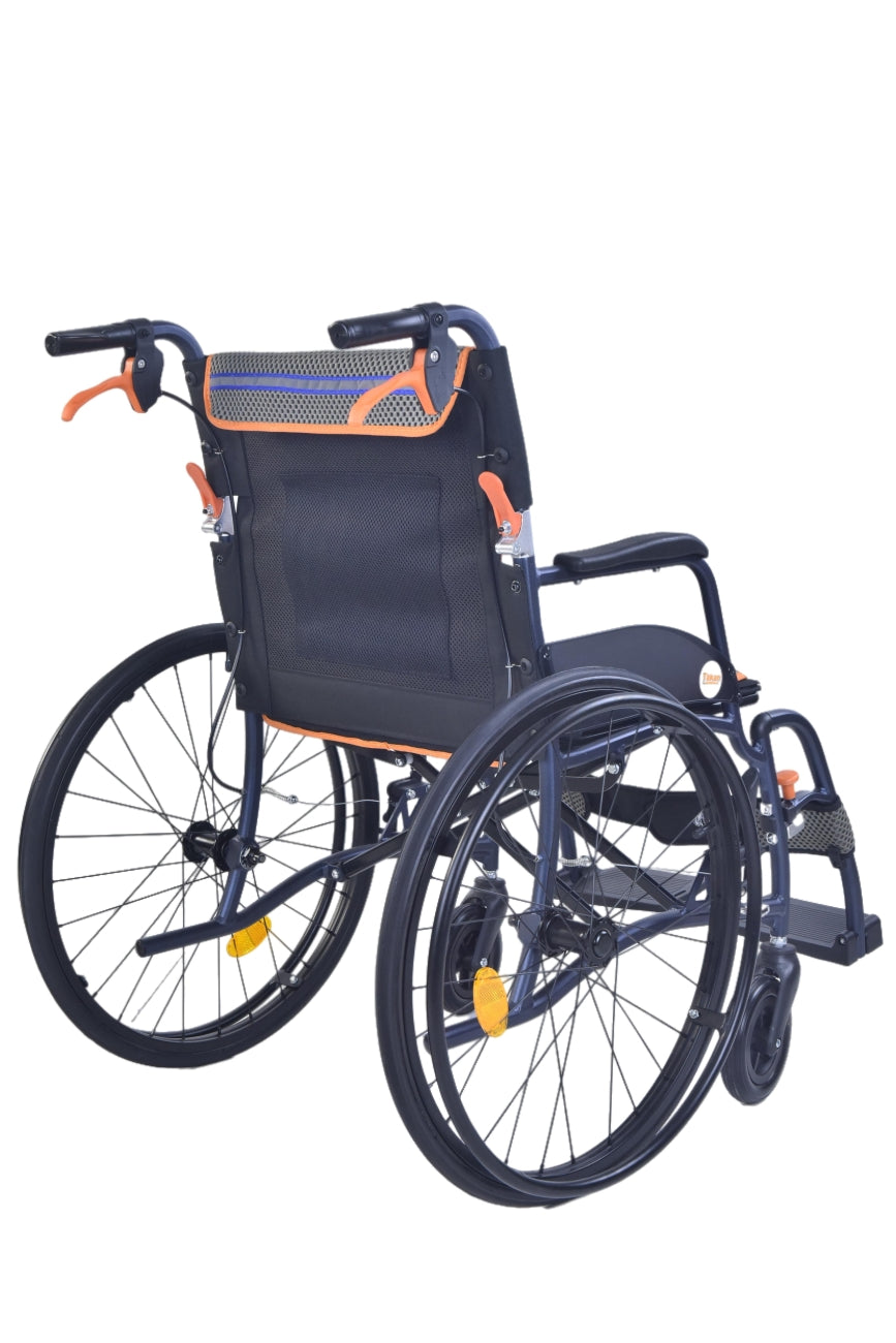 Silla de ruedas ultraligera de magnesio de Able2, con respaldo de malla y detalles en color naranja.